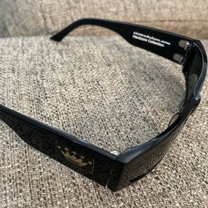 Slightly worn about 10X's Men's Crown Deluxe "Rat Rod Deluxe" sunglasses.